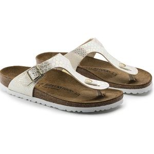 Birkenstock Gizeh in Shiny Snake Cream